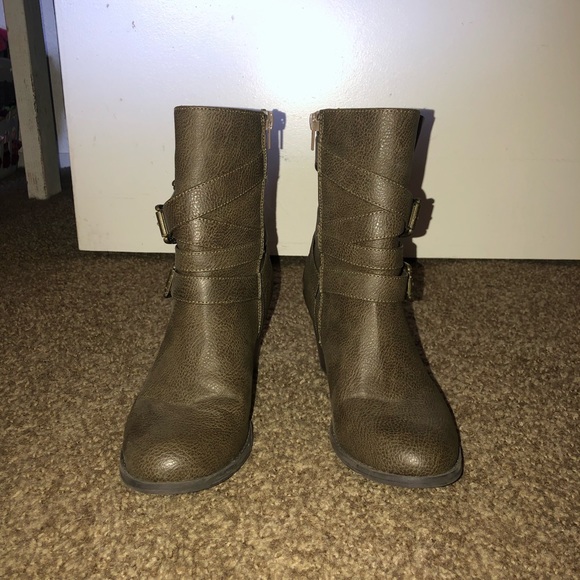 JustFab Olive Green Heeled Above Ankle Booties! - Picture 3 of 8